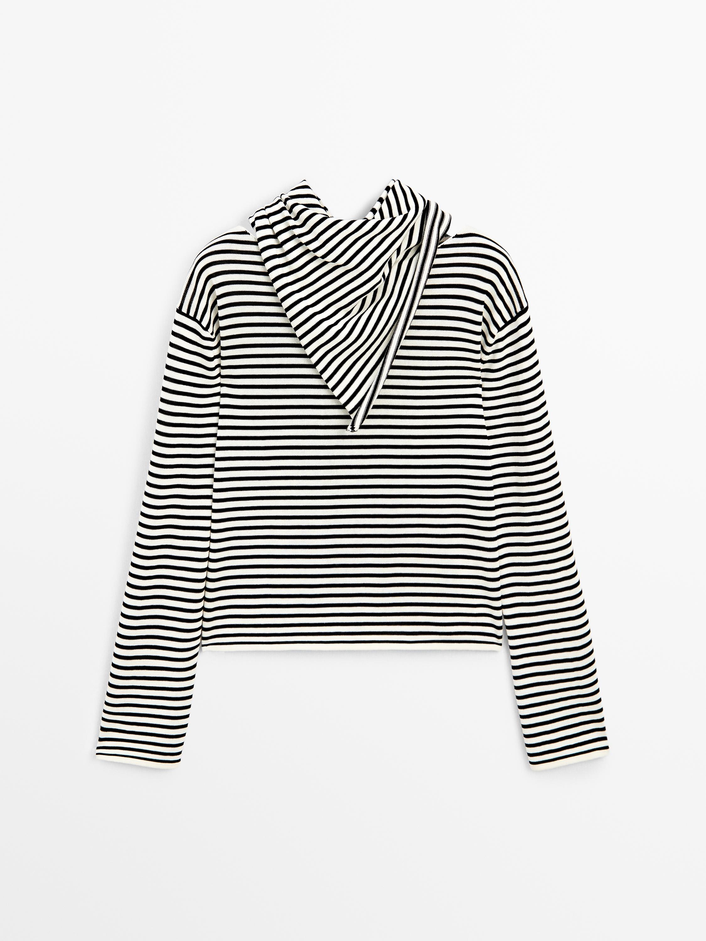 Striped sweater with bandana